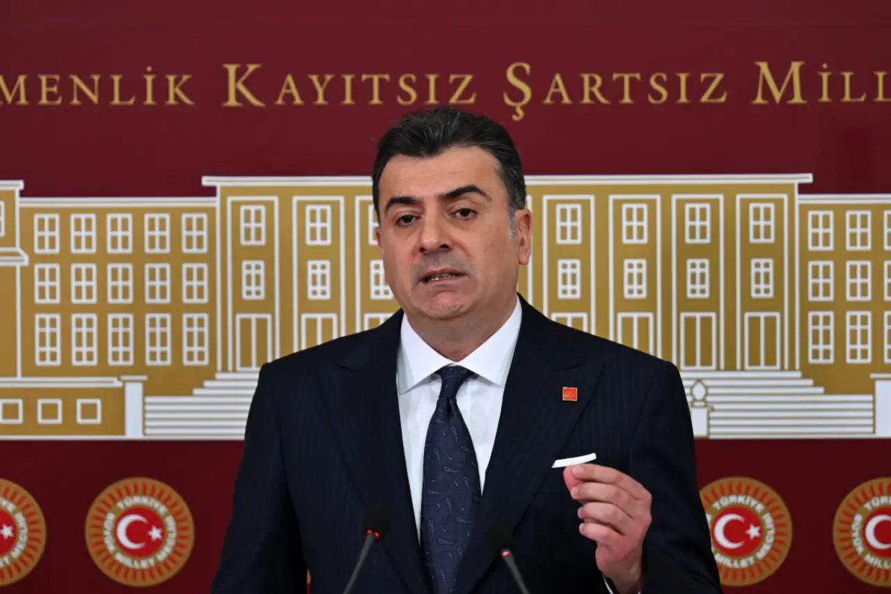 MYK toplantısı sonrası açıklama yapan CHP Sözcüsü Zeynel Emr