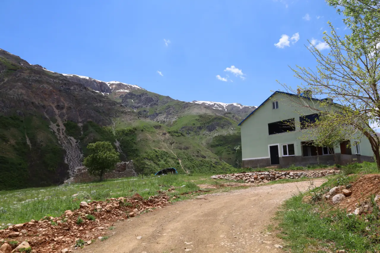 Dersim'de köylüler yıllardır elektriksiz yaşamla mücadele ed