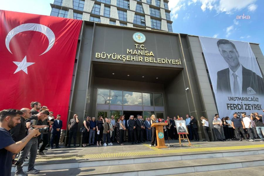 Ferdi Zeyrek ölümünün birinci yılında Manisa'da anıldı
