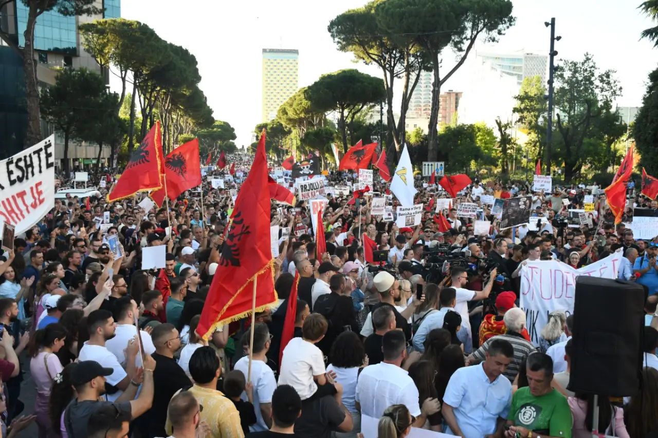 Arnavutluk Komünist Partisi: Zvërnec’i savunmak için yapılan