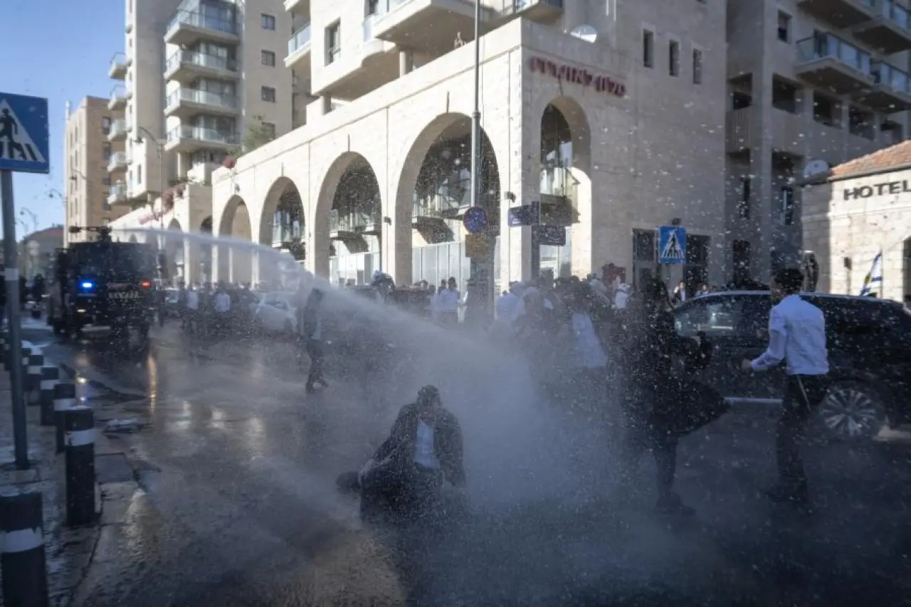 İsrail'de Haredilerin zorunlu askerlik karşıtı protestosunda 3 gözaltı