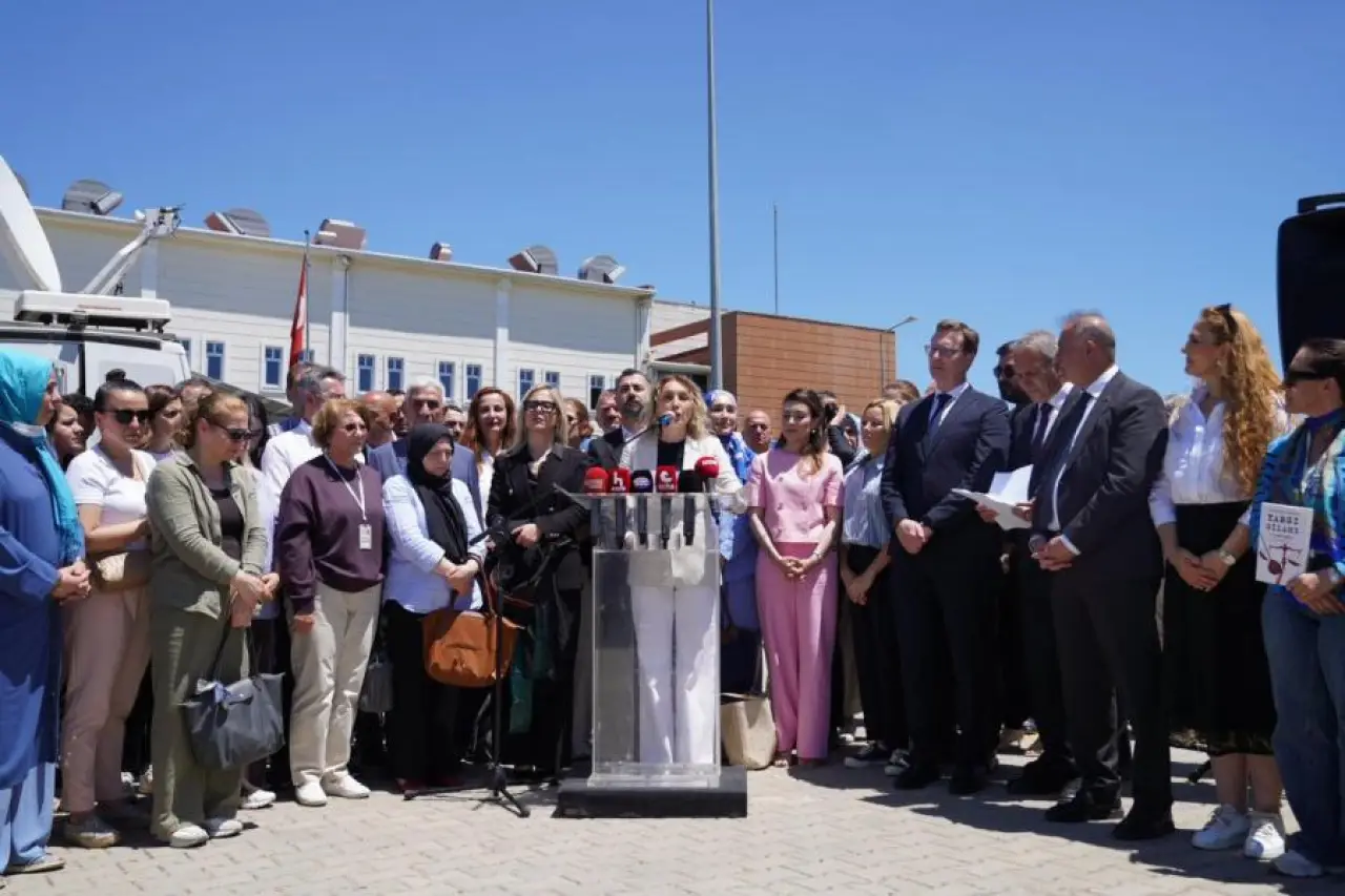 Silivri'den seslenen Dilek Kaya İmamoğlu: Çıplak arama işken