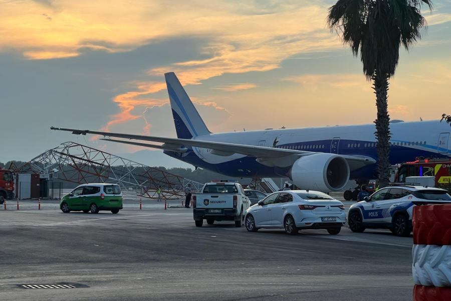 THY uçağı, Antalya Havalimanı'nda radar direğine çarptı