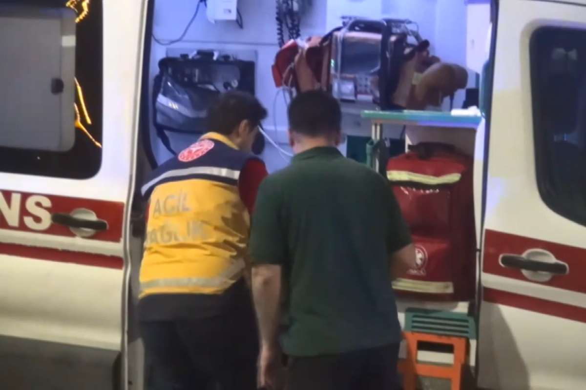 Silivri'de restoranda yangın: Alevlere müdahale eden beş işçi dumandan etkilendi