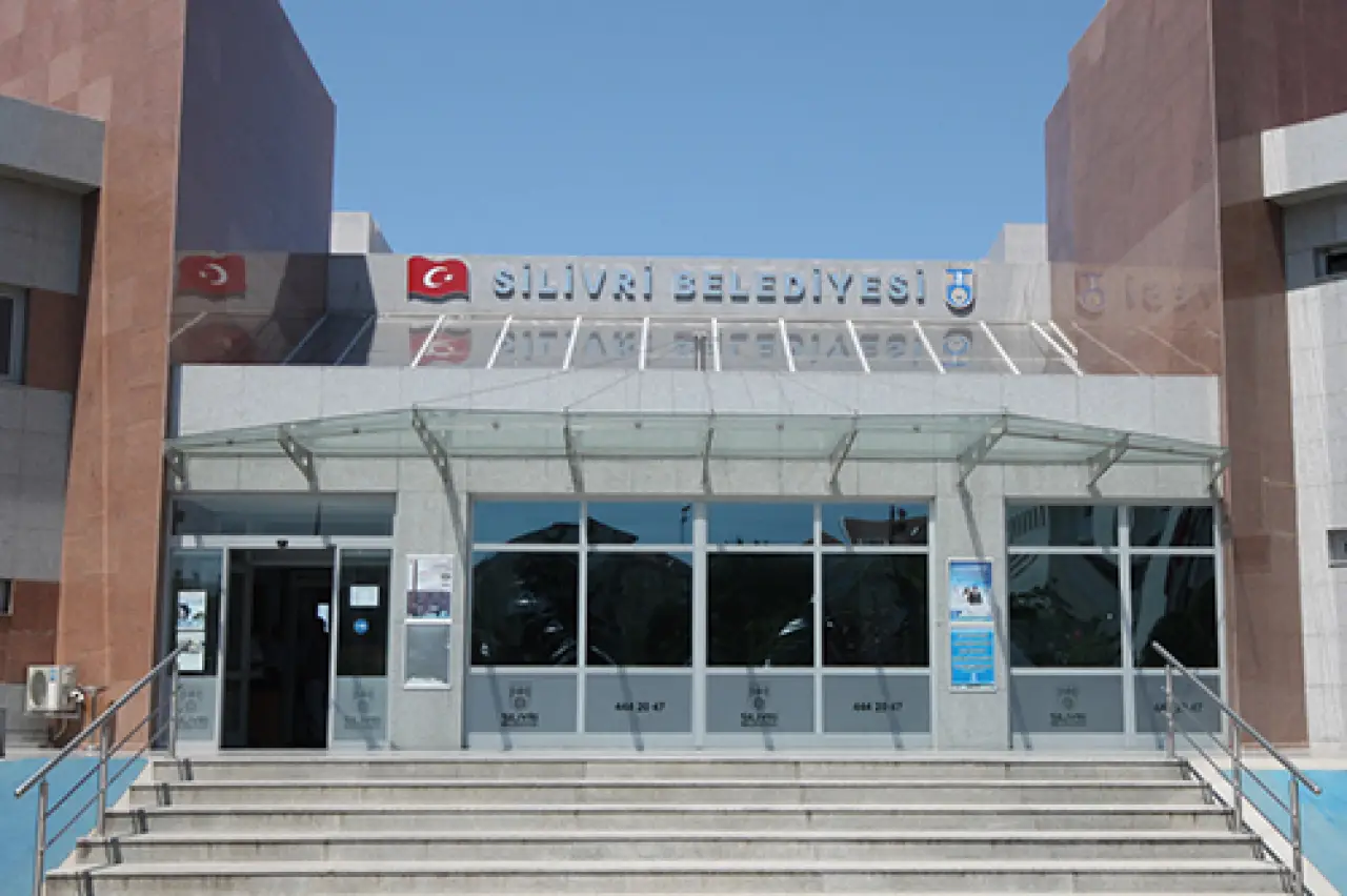 Silivri Belediyesine operasyon: Belediye Başkanı Bora Balcıoğu dahil 18 kişi gözaltına alındı