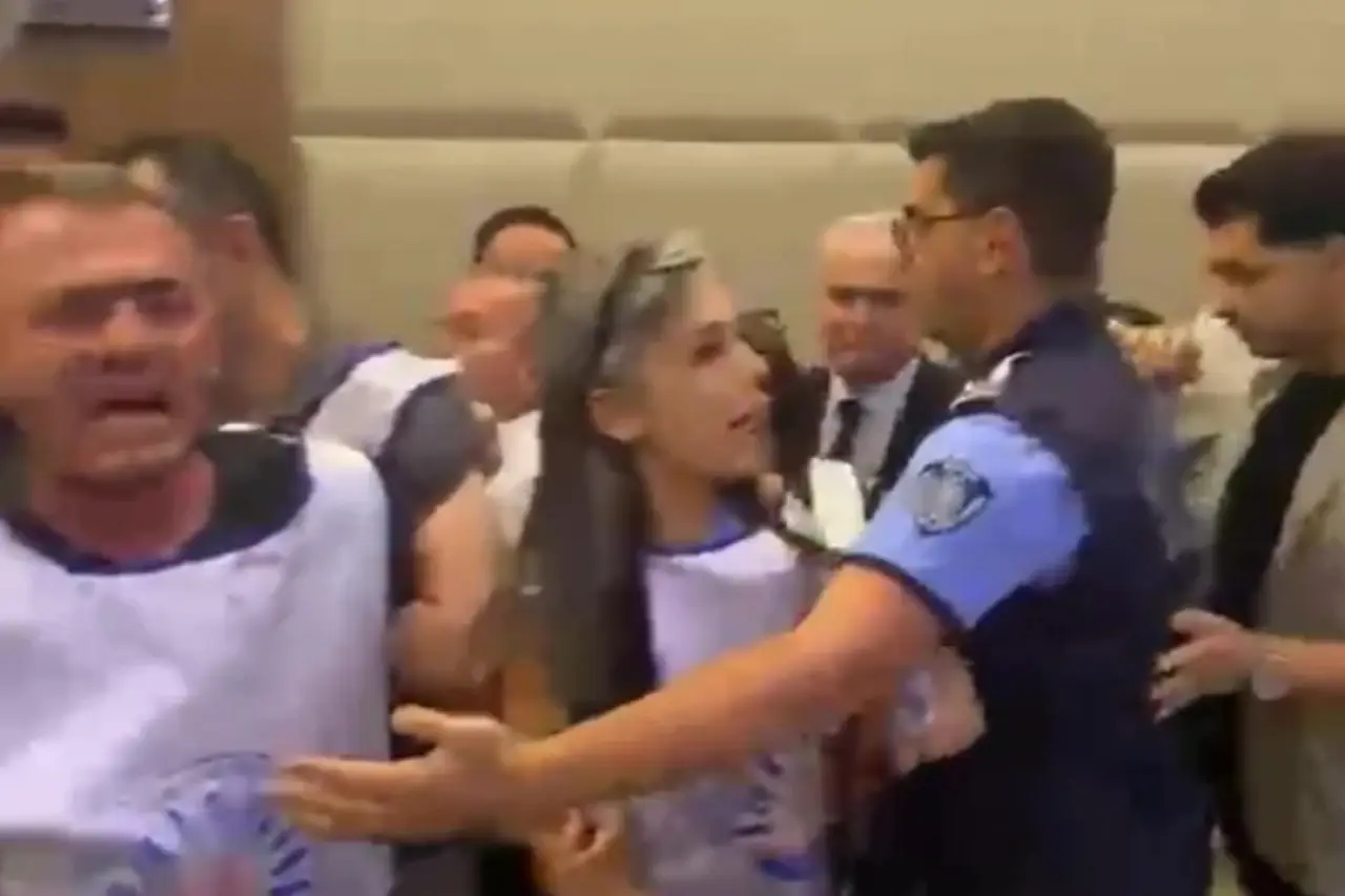 Bursa Büyükşehir Meclisi'nde Tüm Bel-Sen üyelerine müdahale: AKP’li Şahin Biba'nın talimatıyla emekçiler salondan çıkarıldı
