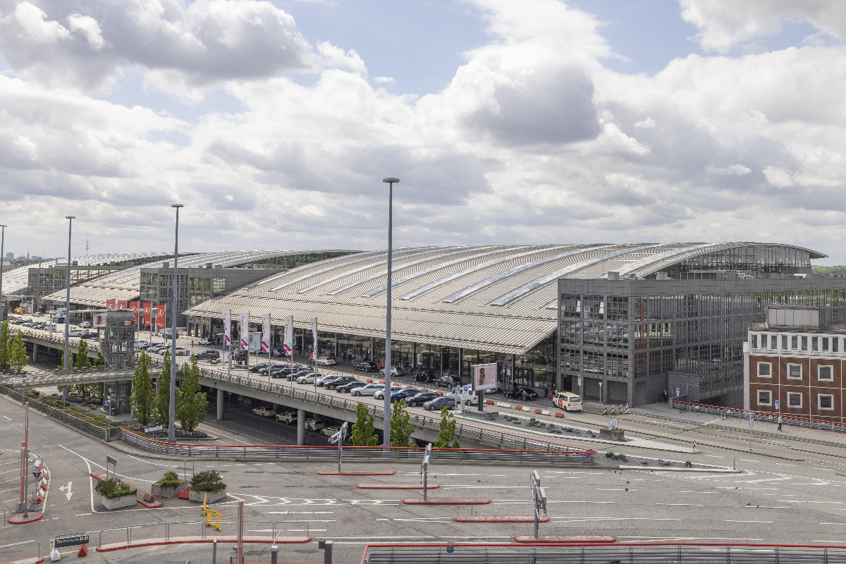 Hamburg Havalimanında kaçak yolcu alarmı: Kalkışlar iptal, terminal tahliye edildi