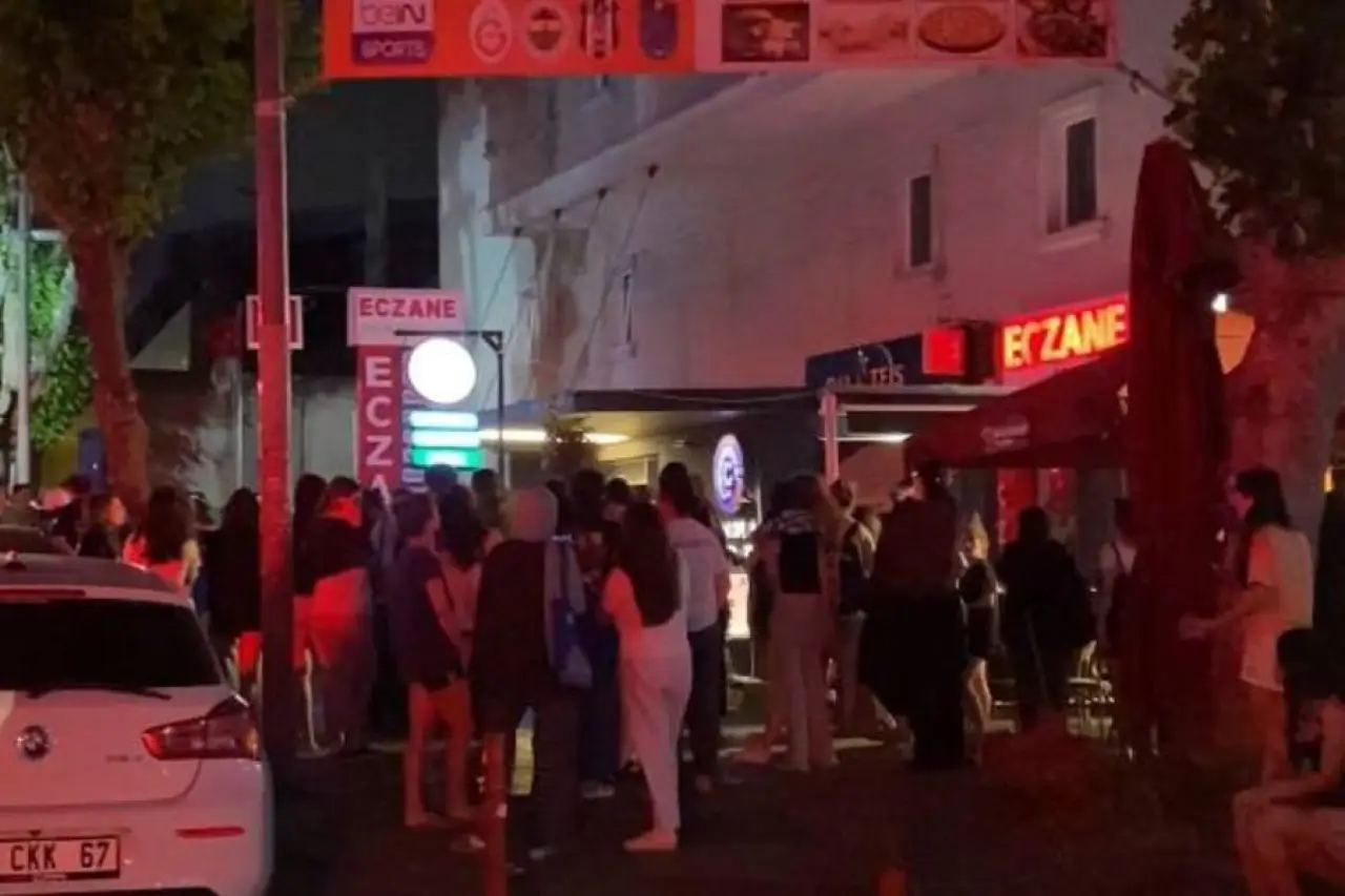 Küçükçekmece'de özel kız öğrenci yurdunda yangın: Öğrenciler tahliye edildi