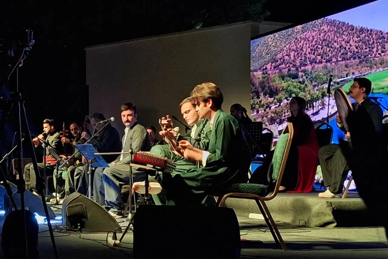 Diyarbakır’da Kamkar rüzgarı esti: Kürt Müziğinin efsanesi 25 yıl sonra kentte unutulmaz bir gece yaşattı