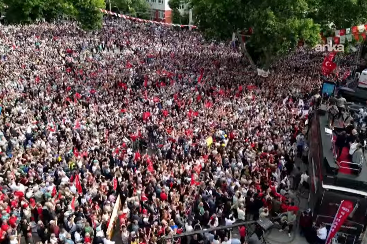 Özgür Özel Lüleburgaz'da konuşuyor