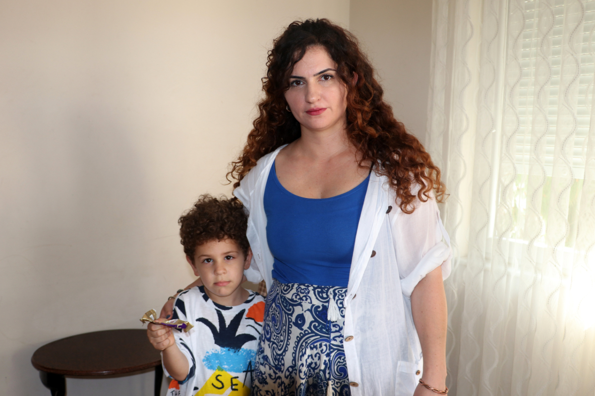 Kekin içindeki nem tutucu maddeyi çikolata sosu zannedip yiyince zehirlendi