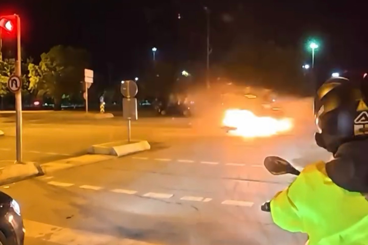 Maltepe'de çarpışma sonrası otomobil alev aldı: 3 kişi yaralandı