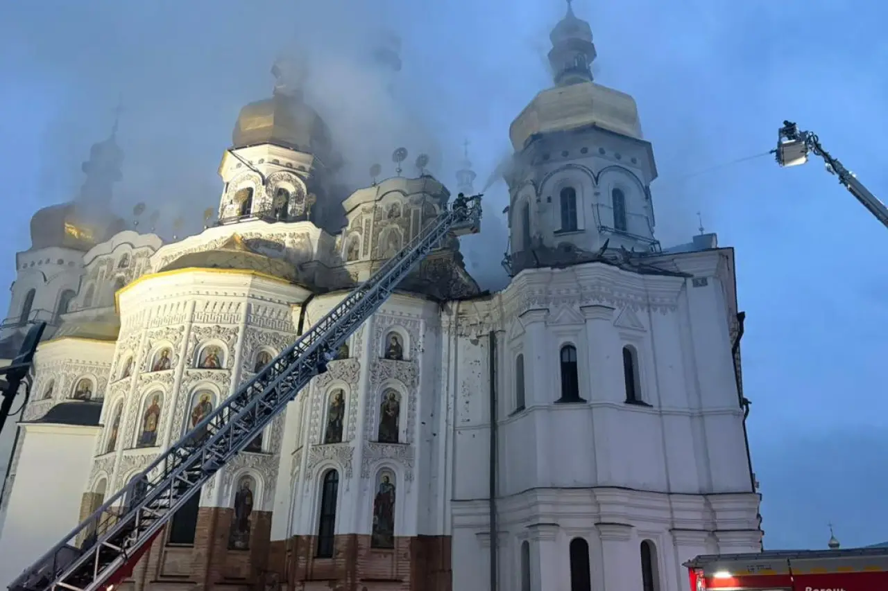 Rusya'dan Kiev'e hava saldırısı: Tarihi Dormition Katedrali yandı