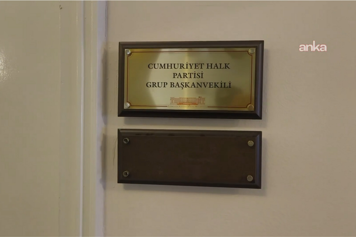 CHP'li Başarır ve Günaydın'ın TBMM'deki odalarından isimleri kaldırıldı