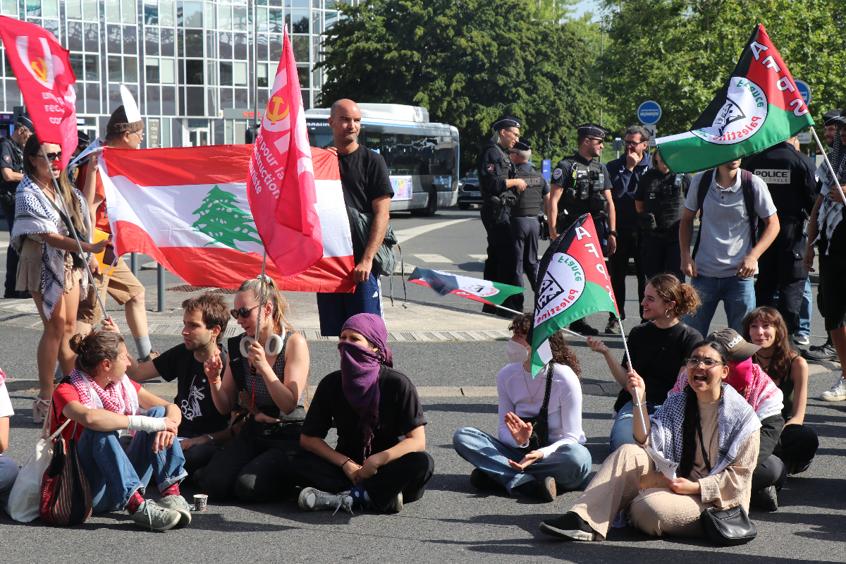 Paris'te İsrail protestosu: Silah tekellerine karşı Eurosatory fuarına giden yol kapatıldı