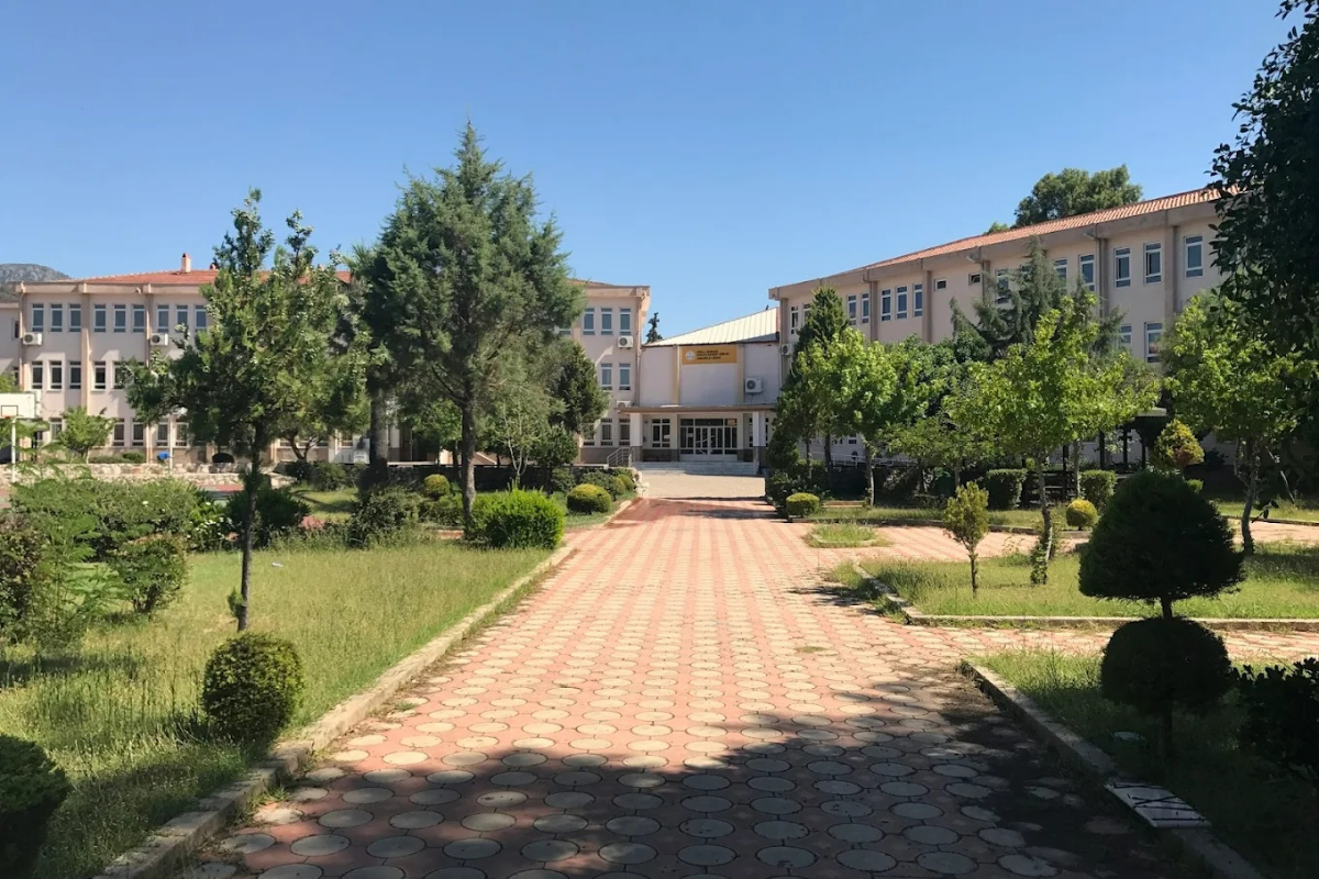 CHP'li Özcan, Marmaris'teki kapalı okulları Meclis gündemine taşıdı: 'Yıllardır somut adım atılmadı'