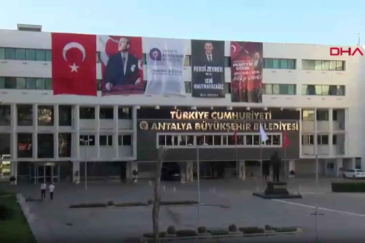 Antalya Büyükşehir Belediyesi'ne operasyon: 10 kişi hakkında gözaltı kararı