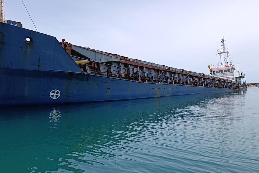 Kocaeli'de karaya oturan geminin Kefken açıklarındaki bekleyişi sürüyor