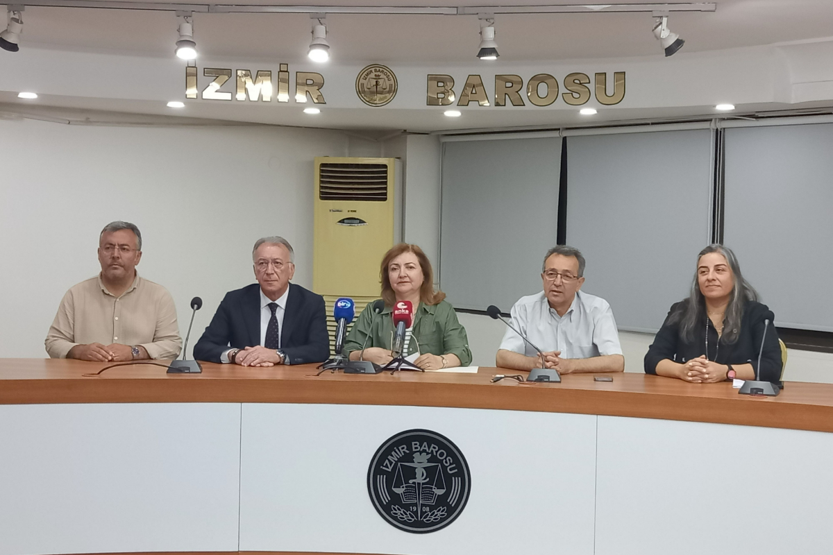 İzmir Emek ve Demokrasi Güçlerinden İzmir Barosu'na destek: 'Demokratik hakları savunmaya devam edeceğiz'
