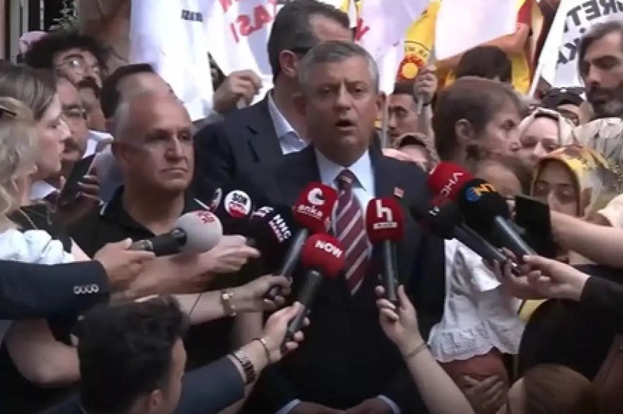 Özgür Özel, Ankara'daki öğretmenleri ziyaret etti: Öğretmenlerin mücadelesinin yanındayız