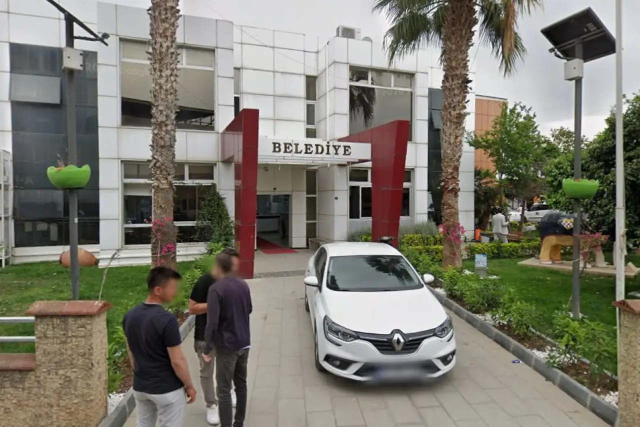 Seferihisar Belediyesi soruşturması: Gözaltına alınan 8 kişiden 7'si adliyeye sevk edildi