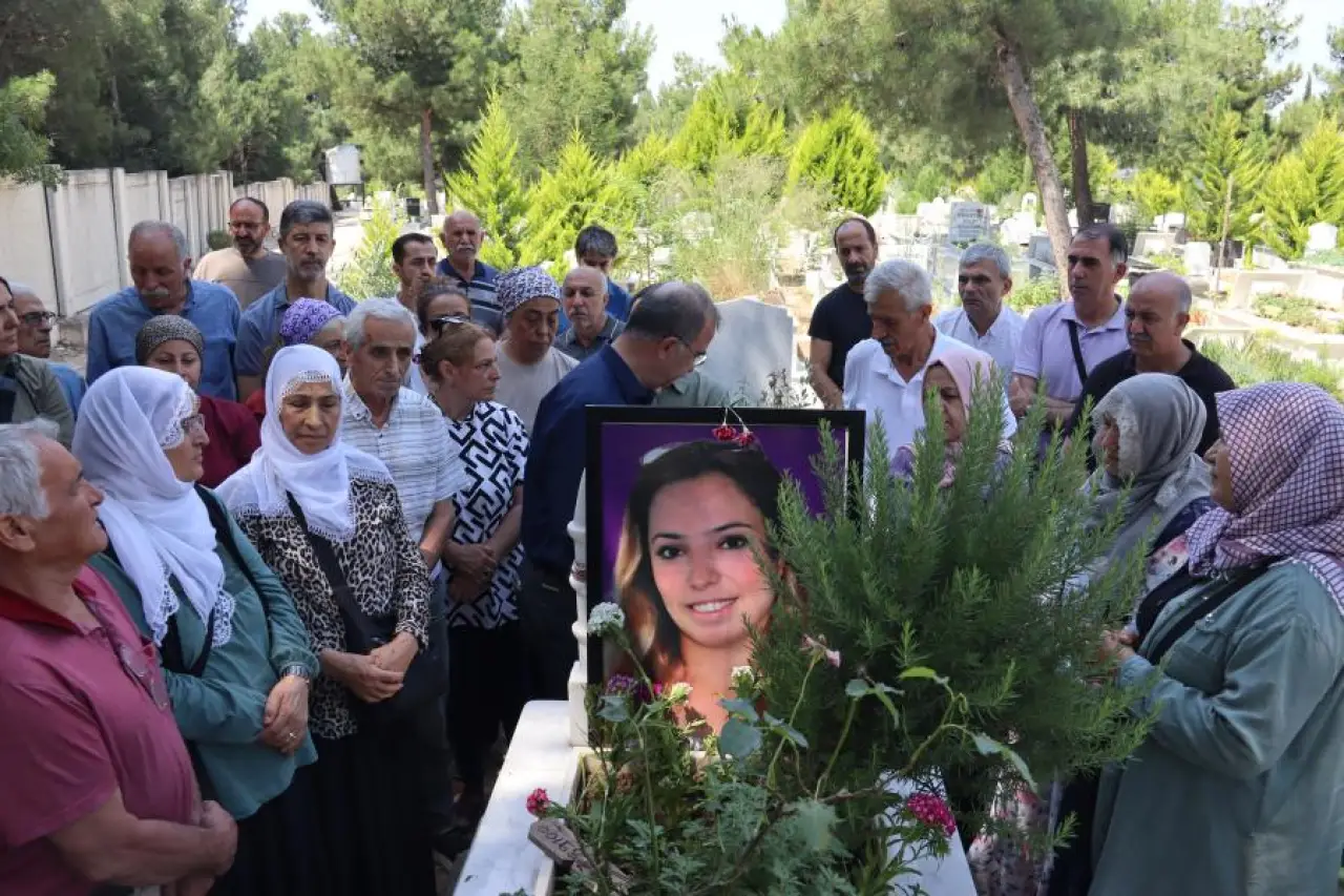 Deniz Poyraz mezarı başında anıldı
