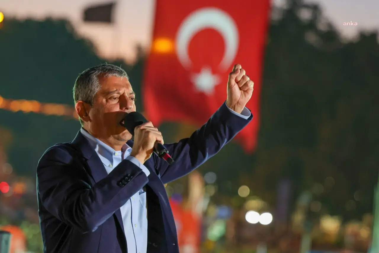 Özgür Özel, adli tatili işaret ederek yeni parti için tarih verdi
