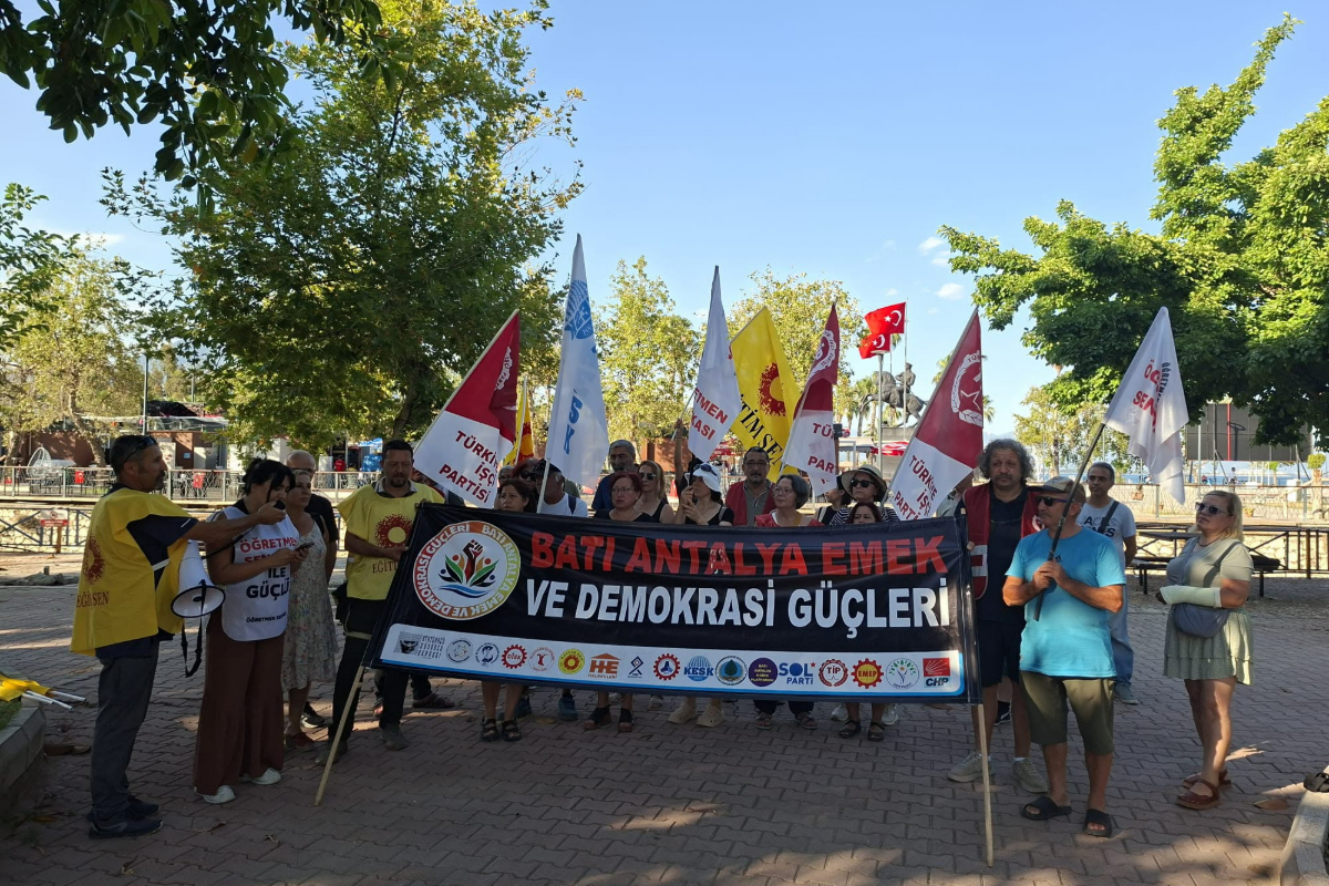 Finike’den Ankara’daki öğretmenlere dayanışma: Talepler karşılansın, verilen sözler tutulsun