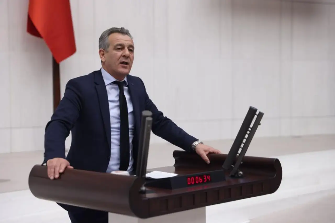 DEM Parti'li Hun, mülakatta hak kaybına uğrayan öğretmenlerin mağduriyetini Meclis gündemine getirdi