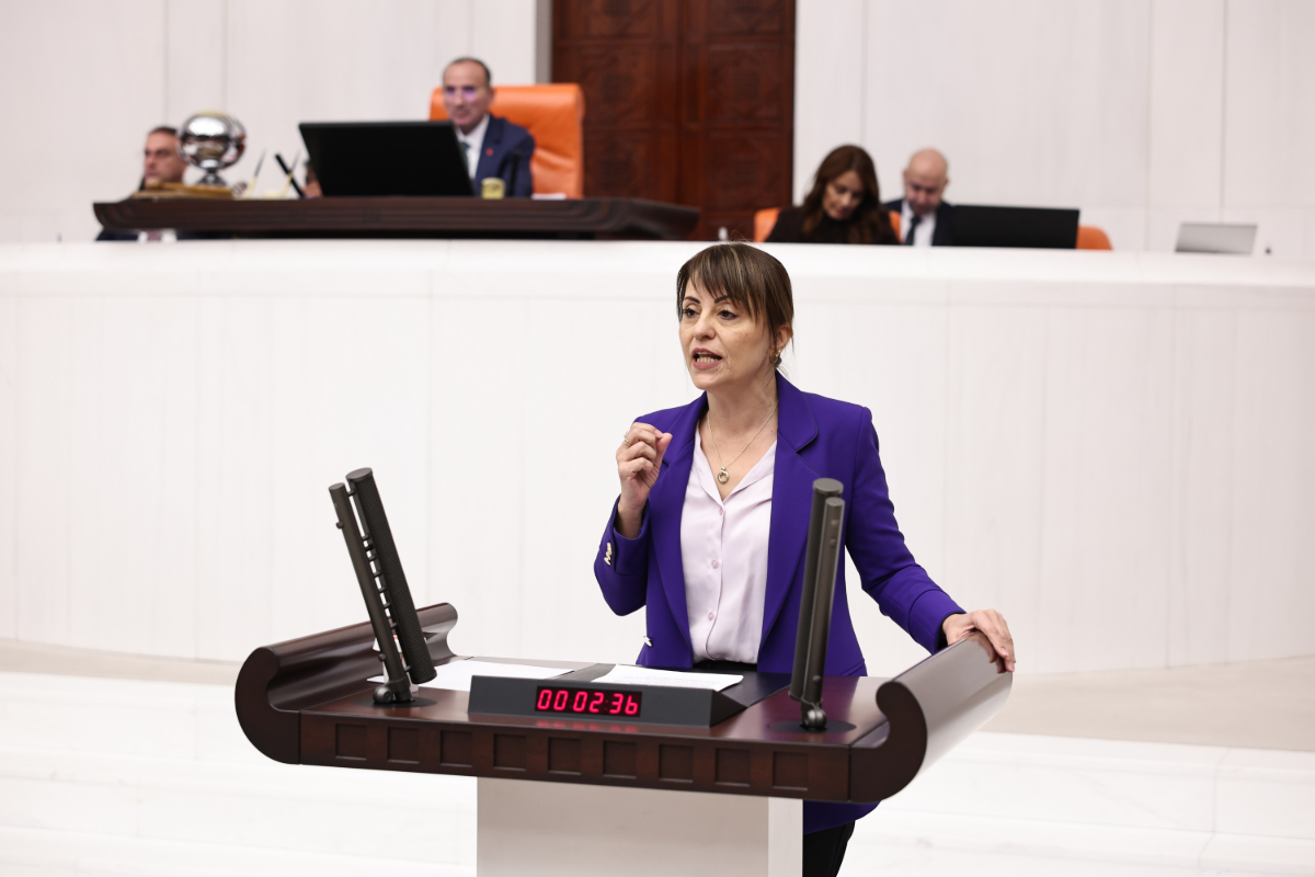 DEM Partili Konukçu, Bakan Çiftçi’ye sordu: Öğretmenlere yönelik müdahalenin yasal dayanağı nedir?