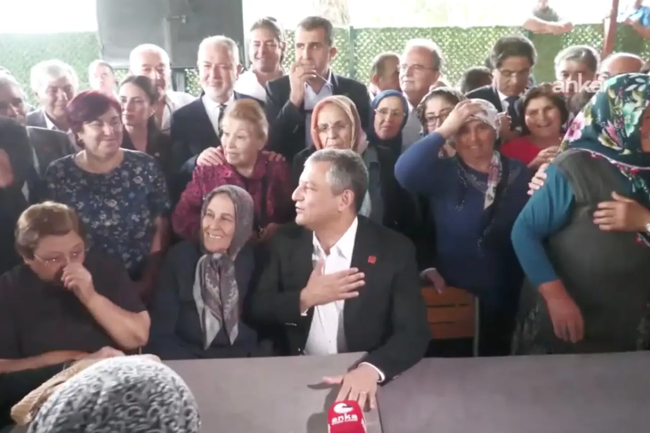 CHP Lideri Özel Denizli'de kahvehane ziyareti yaptı: 'Bizi yolumuzdan kimse geri çeviremez'