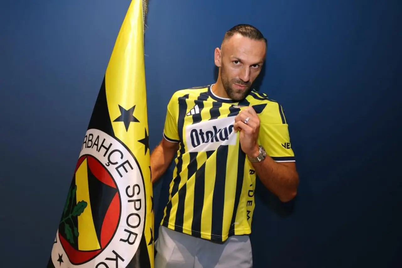 Fenerbahçe Vedat Muriqi'yi açıkladı: 3 yıllık sözleşme imzaladı