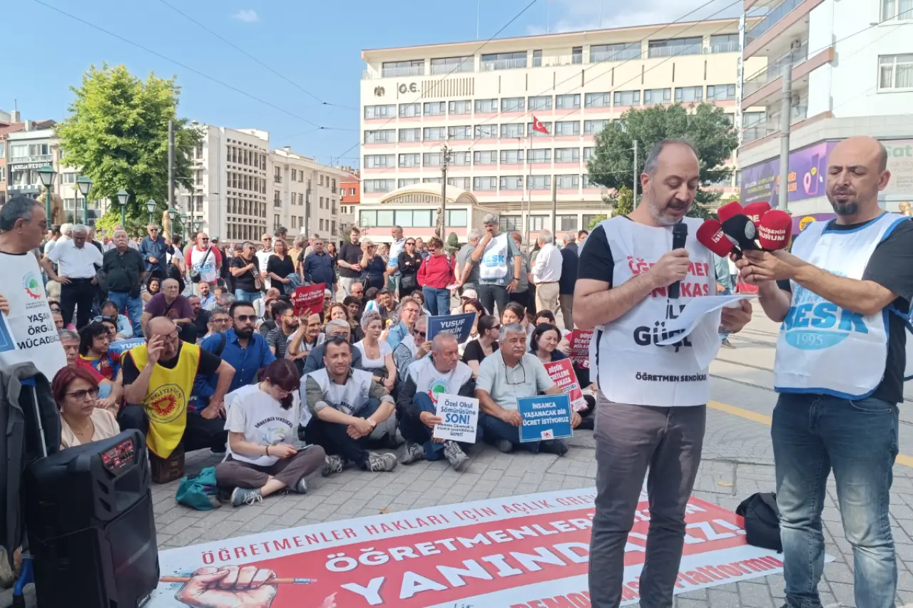 Eskişehir Emek ve Demokrasi Platformu'ndan Ankara'daki öğretmenlere dayanışma eylemi