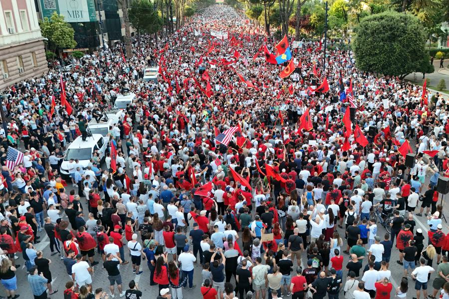 Arnavutluk halkının direnişi 21'inci gününde de sürüyor: 'Sonuna kadar devam edeceğiz'