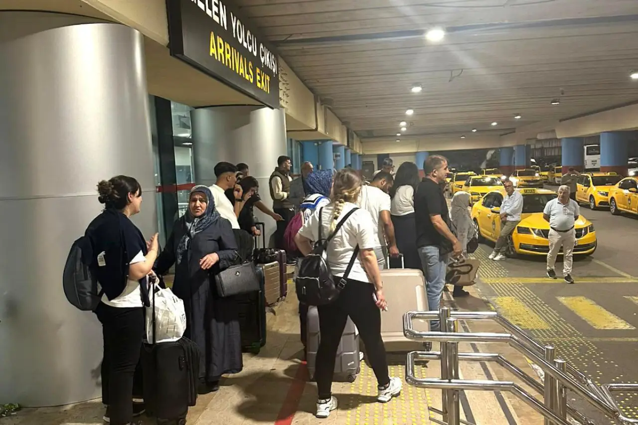 SunExpress uçağı Erzurum'a inemedi: Yolcular otobüslerle taşındı