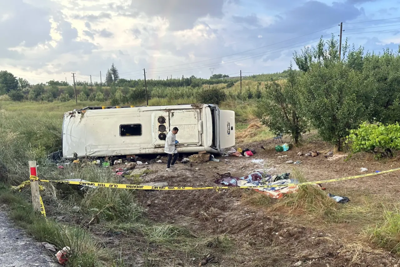 Isparta'daki tur midibüsü kazasında hayatını kaybedenlerin kimlikleri belli oldu