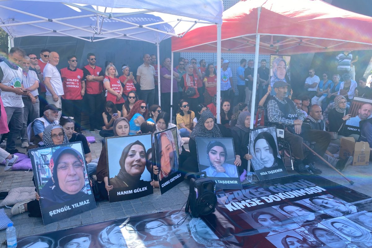Raviva Kozmetik'te katledilen işçilerin aileleri: Adalet mücadelemiz devam edecek