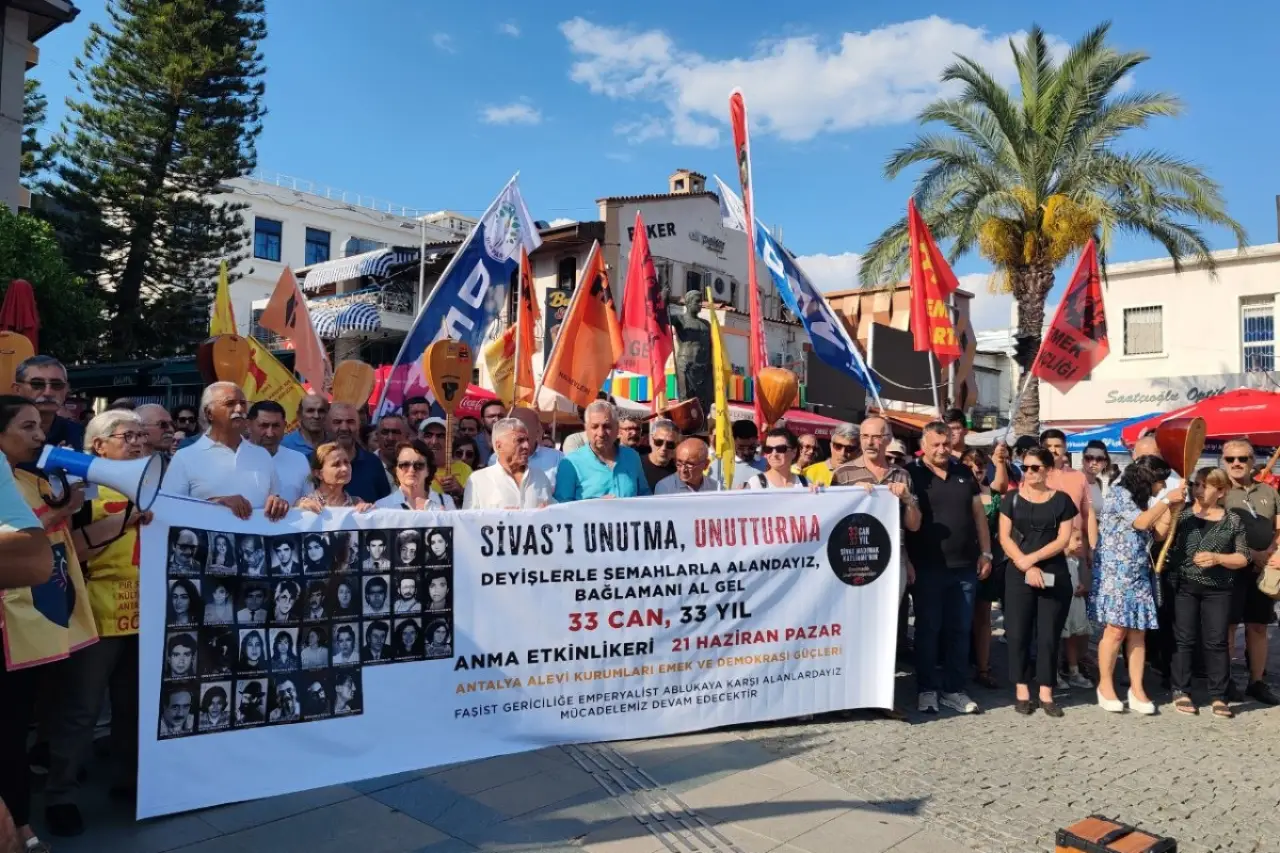 Madımak'ta hayatını kaybedenler Antalya'da anıldı