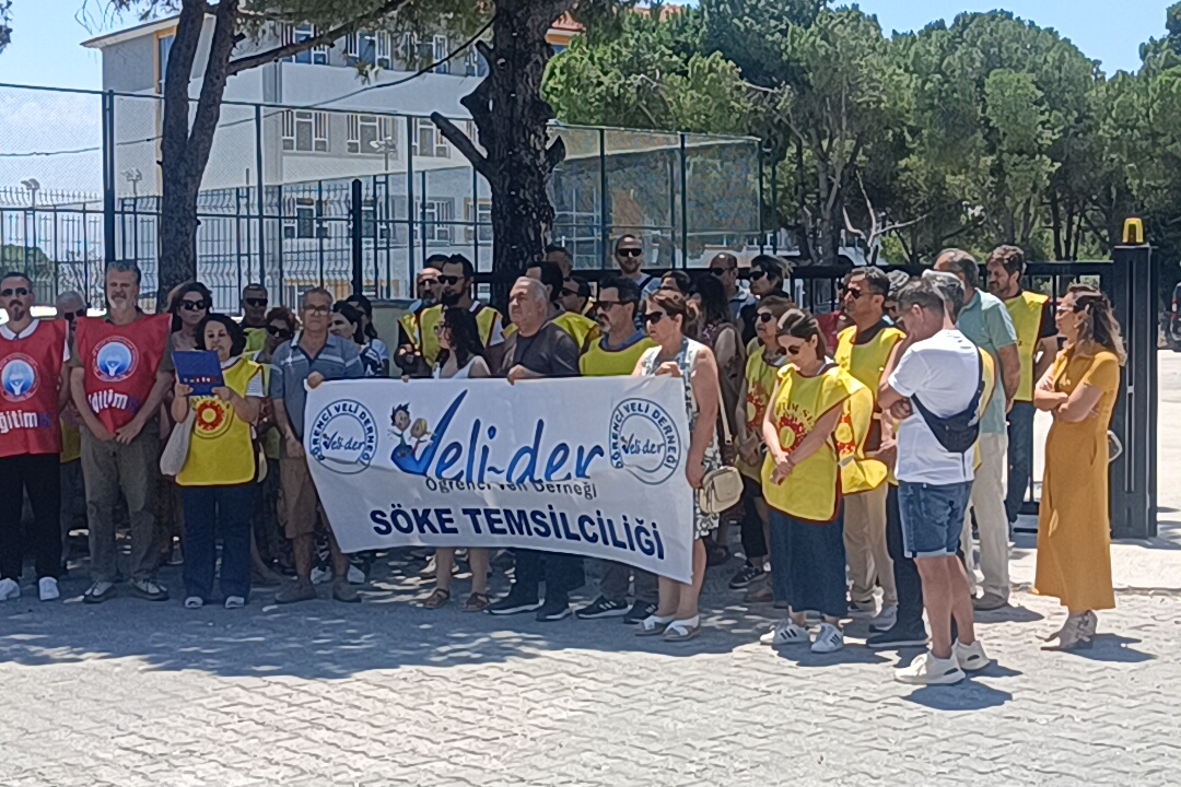 Eğitim emekçilerinden Söke Yavuz Selim Anadolu Lisesi önünde eylem: 'Eğitim mirası yaşatılmalıdır'