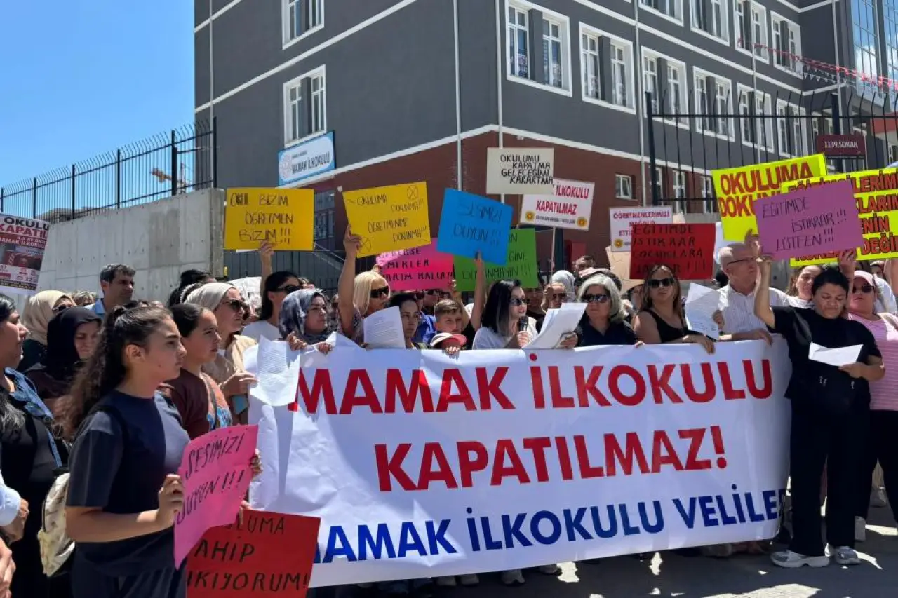 Mamak İlkokulu'nun kapatılmasına tepki: 'Çocukların eğitim hakkını bina rantına feda ettirmeyeceğiz'