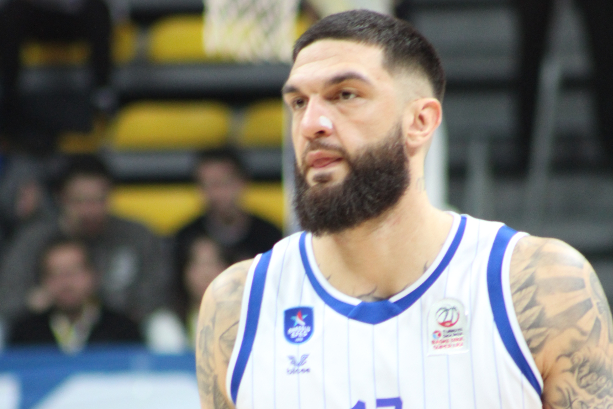 Anadolu Efes’te ayrılık zinciri: Poirier ile de yollar ayrıldı