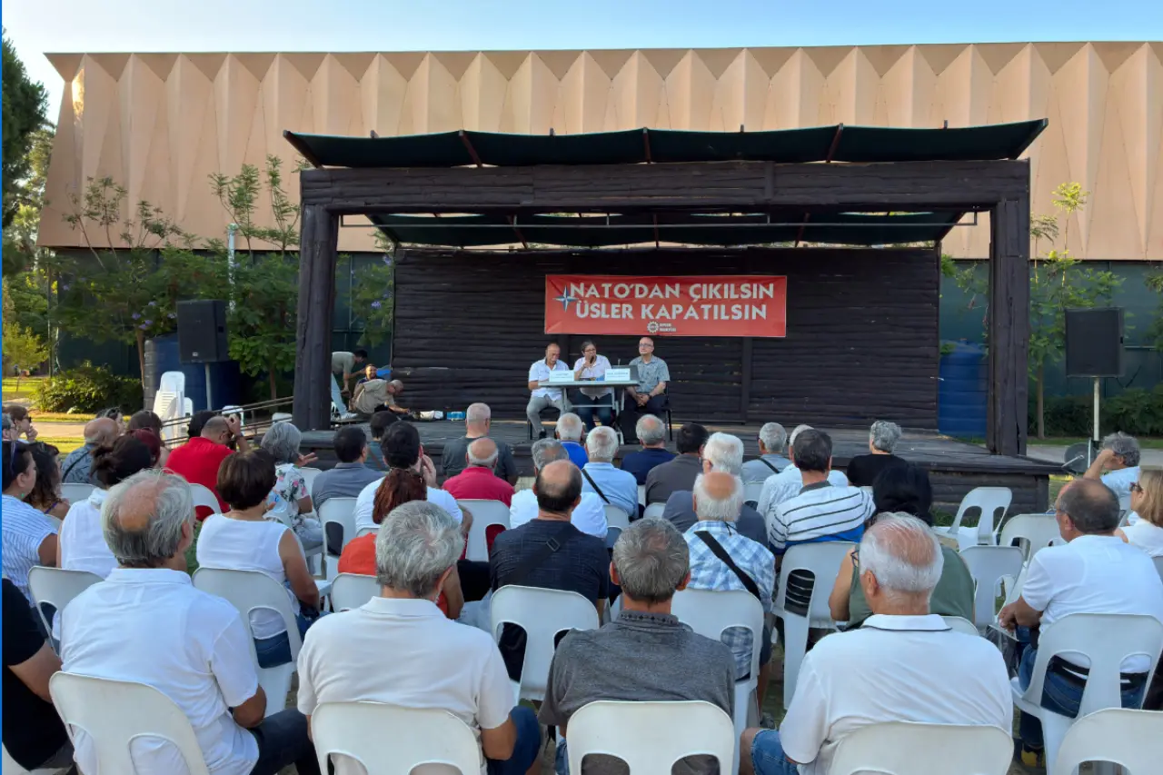 İzmir'de NATO zirvesi paneli: 'Türkiye'nin emperyalizmin karargahı yapılmasına karşı mücadele büyütülmeli'