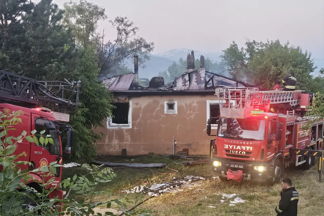 Erzincan'da müstakil evde yangın: 72 yaşındaki emekli öğretmen hayatını kaybetti