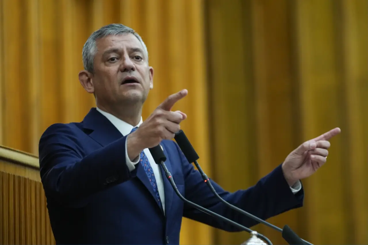 CHP grup toplantısı: Özgür Özel konuşuyor
