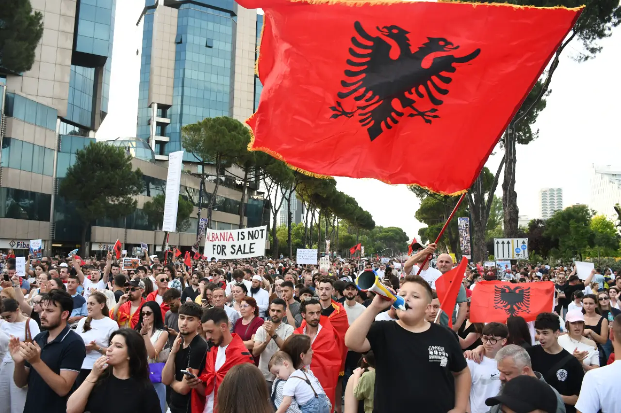 Arnavutluk Komünist Partisi birinci sekreteri Qemal Cicoralli: Arnavutluk sokaklarında yoksulluk, rant ve emperyalizme karşı öfke var