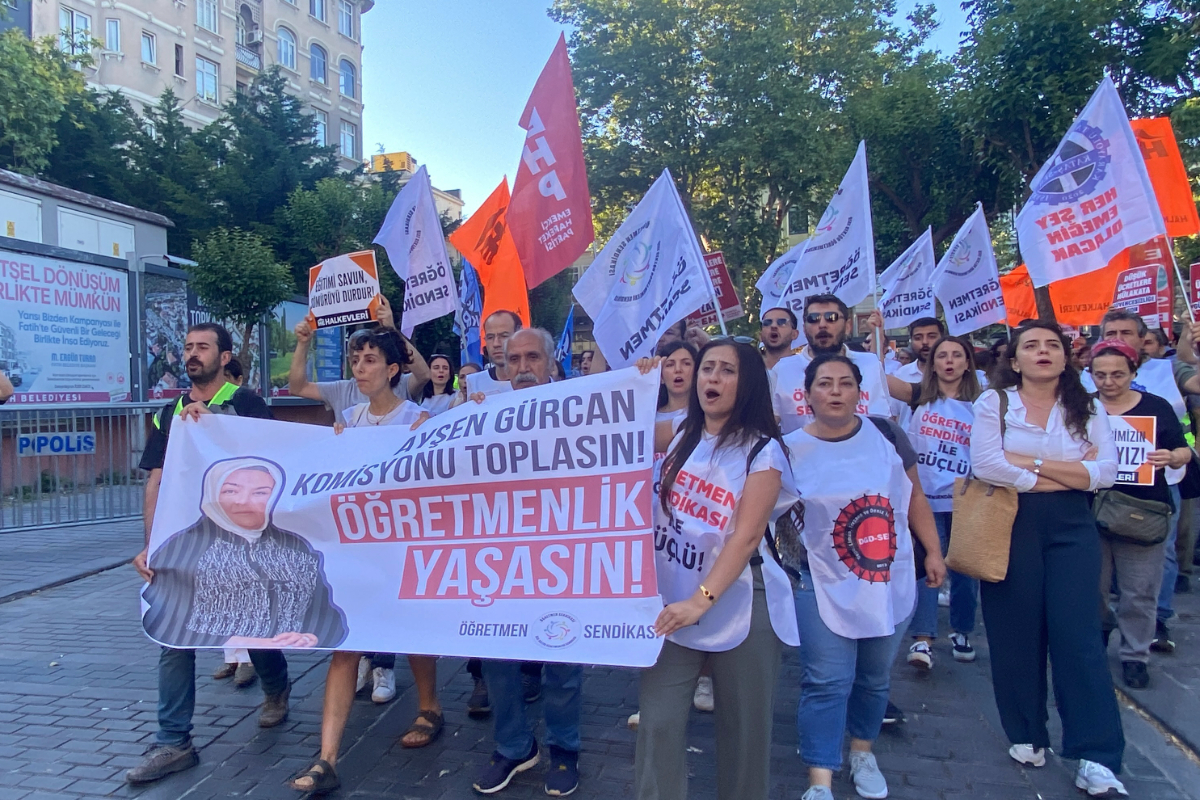 Özel sektör öğretmenleri İstanbul İl Milli Eğitim önünde: Haklarımızı alana kadar sokaktayız