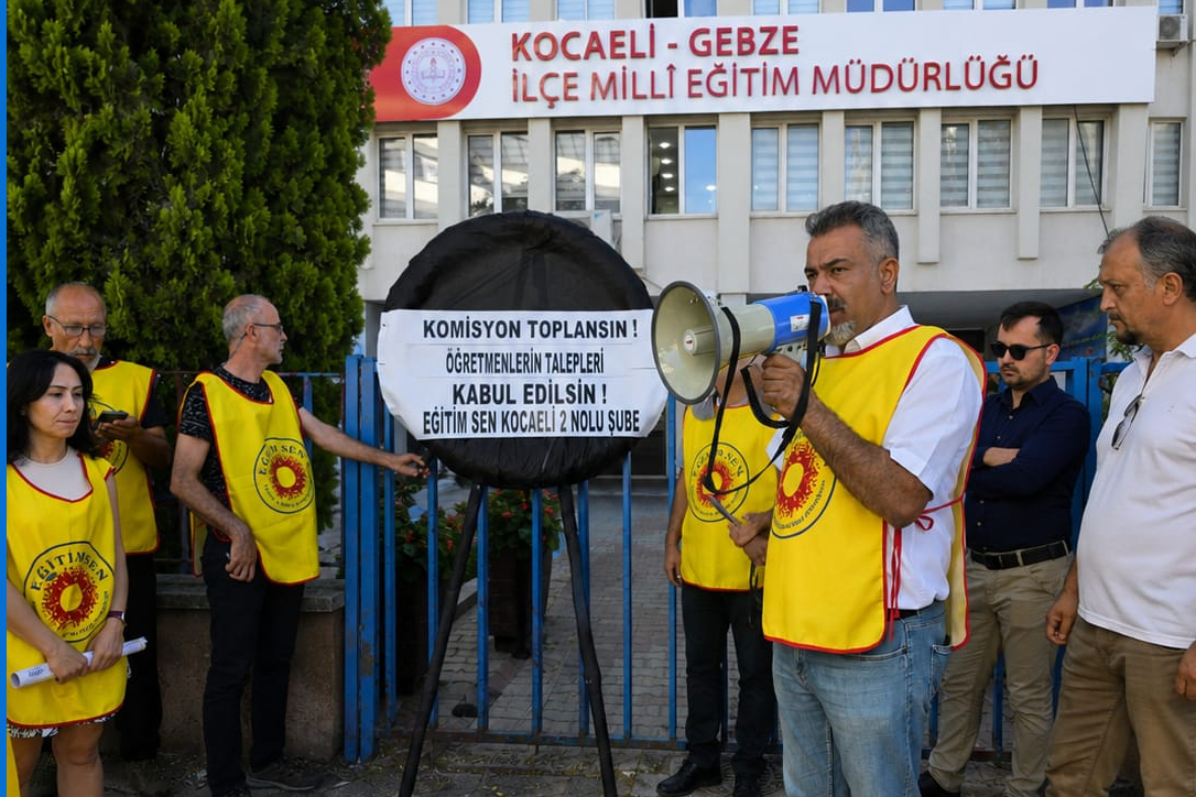 ‘Öğretmenlerin haklı mücadelesi polis şiddetiyle engellenemez’
