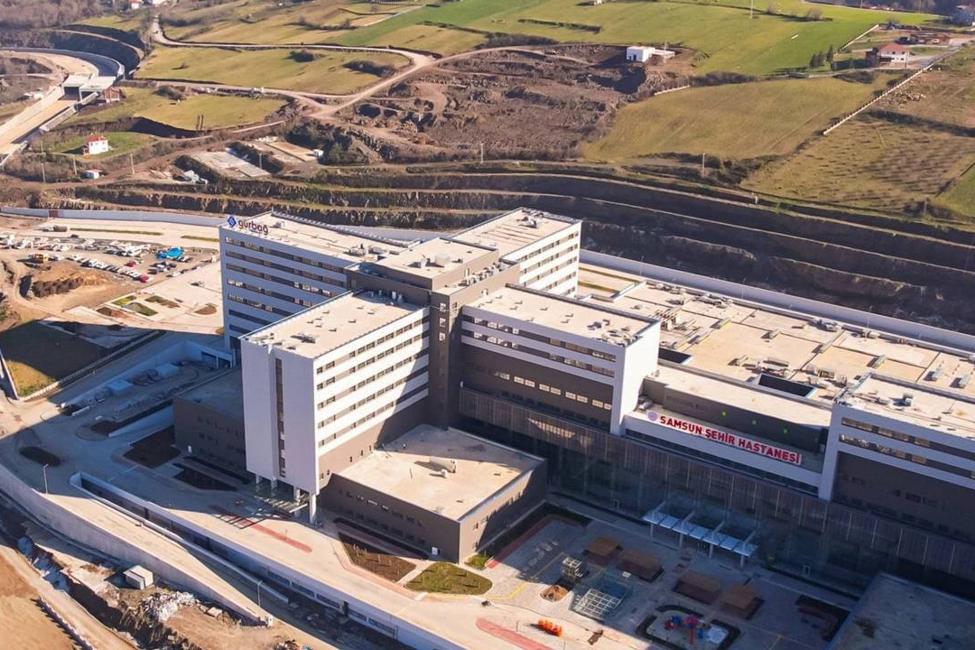 Yapımı 13 milyar TL'yi bulan Samsun Şehir Hastanesi'nde tavanlardan su akıyor