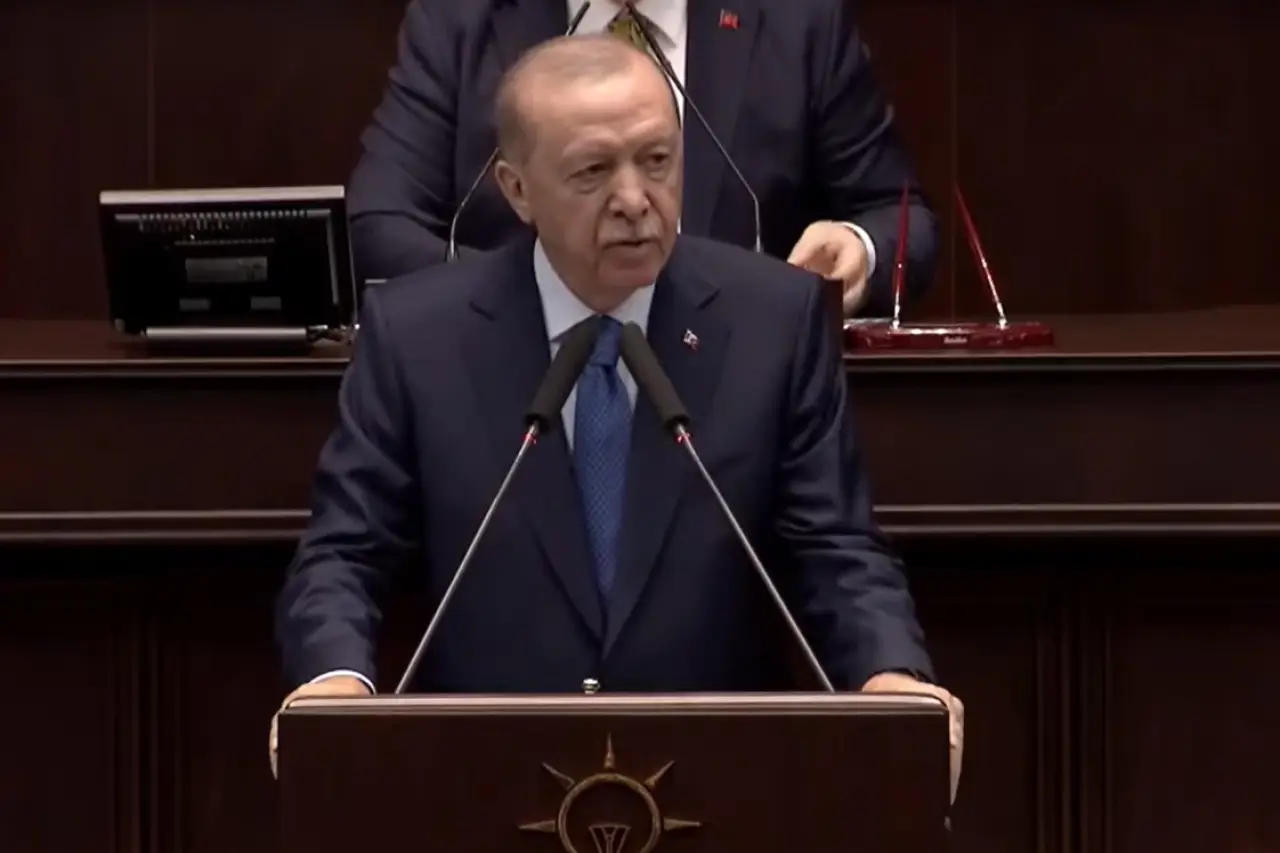 Erdoğan AKP grup toplantısında konuşuyor: 'Muhalefet çamur güreşi içerisinde'