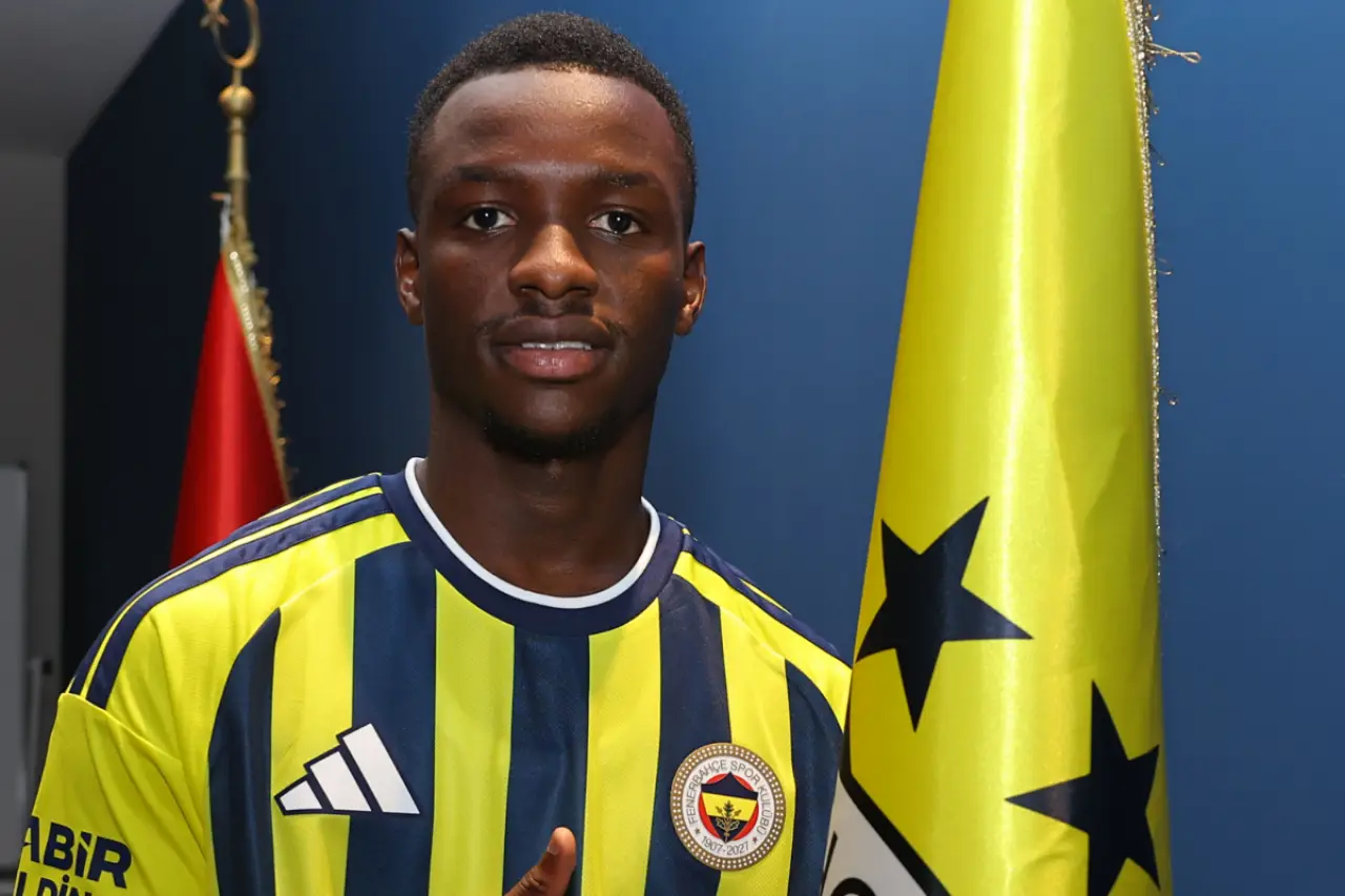 Fenerbahçe Amara Diouf'u kadrosuna kattı